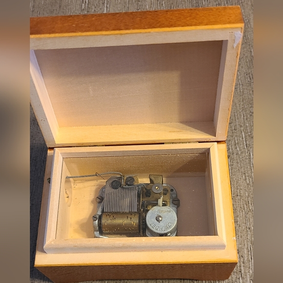 Music Box - Picture 3 of 10